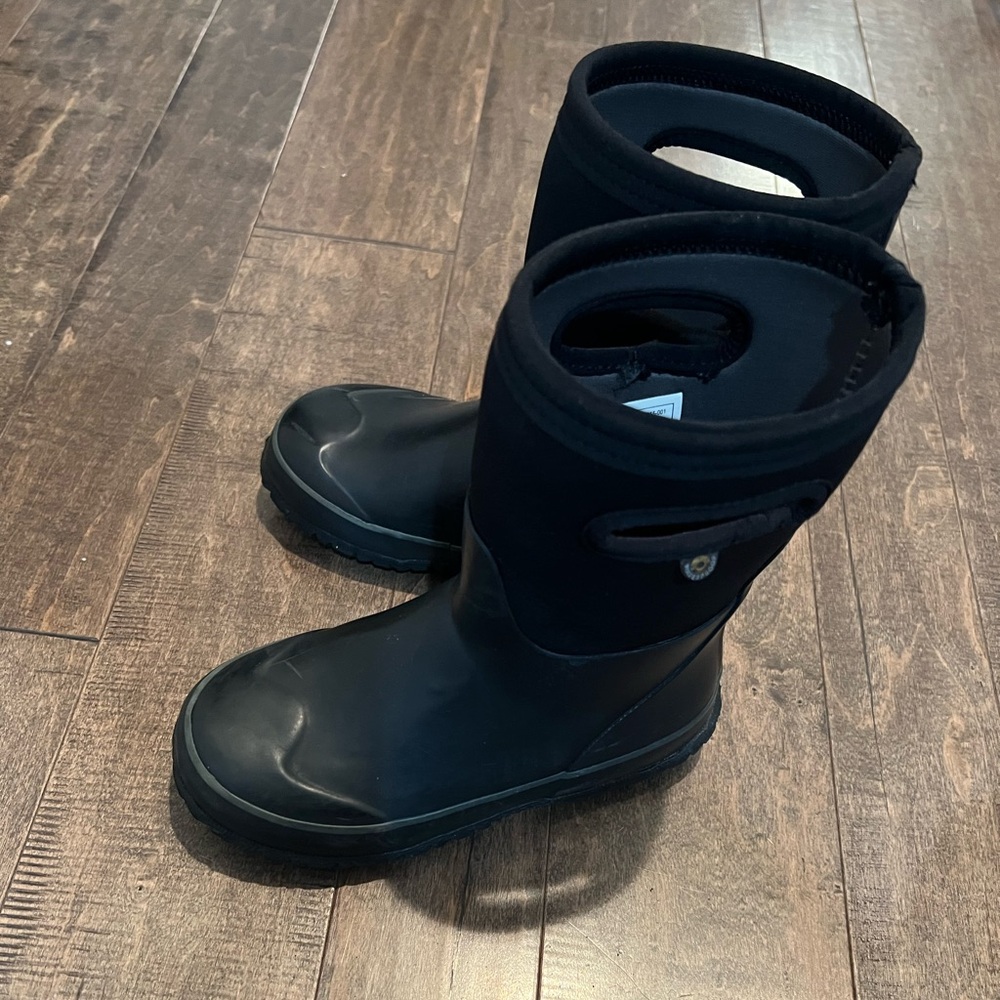 Kids size 2 winter Bogs